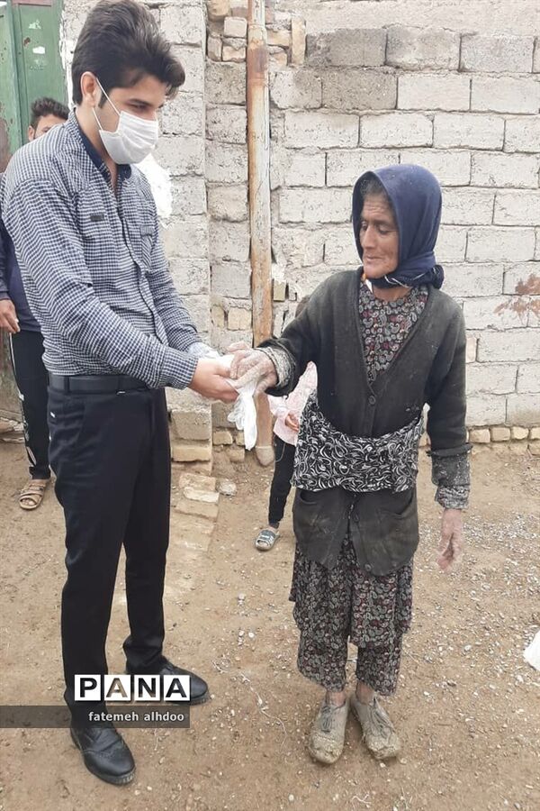 توزیع بسته‌های بهداشتی در روستاهای شمال سیستان و بلوچستان