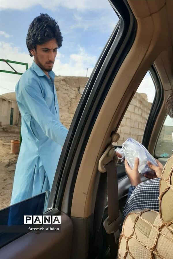 توزیع بسته‌های بهداشتی در روستاهای شمال سیستان و بلوچستان