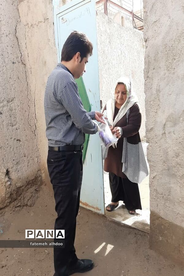 توزیع بسته‌های بهداشتی در روستاهای شمال سیستان و بلوچستان