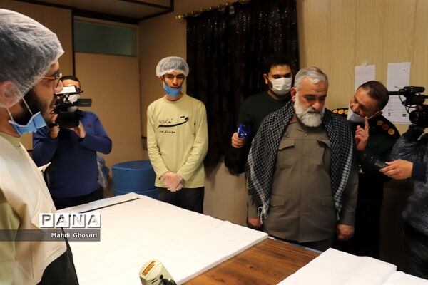 ازدید سردار نقدی از کارگاه تولید ماسک در قم