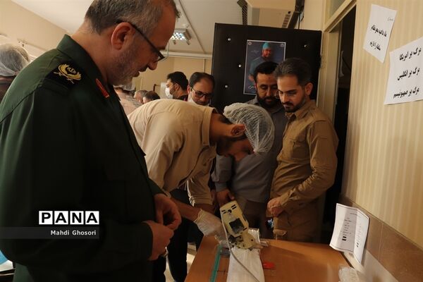 ازدید سردار نقدی از کارگاه تولید ماسک در قم