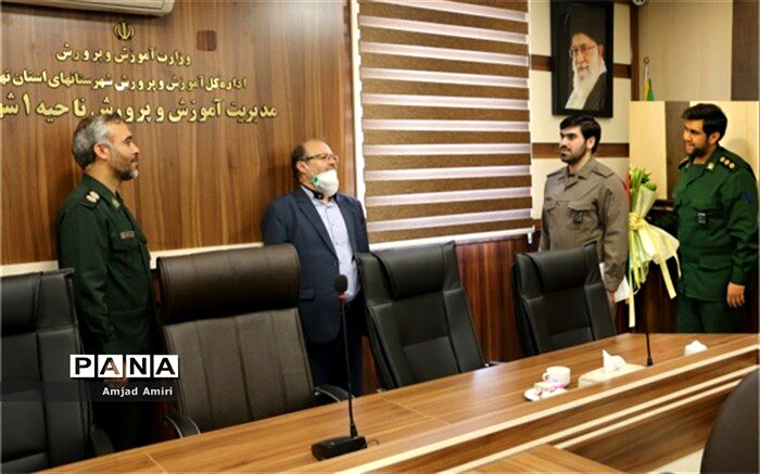 برگزاری  مراسم تکریم و معارفه فرمانده بسیج دانش‌آموزی آموزش و پرورش ناحیه‌ یک ری