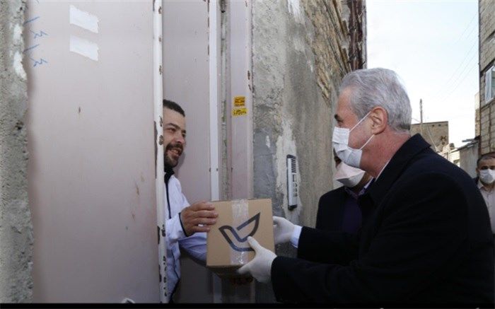 توزیع مواد بهداشتی و ضدعفونی کننده در مناطق محروم تبریز