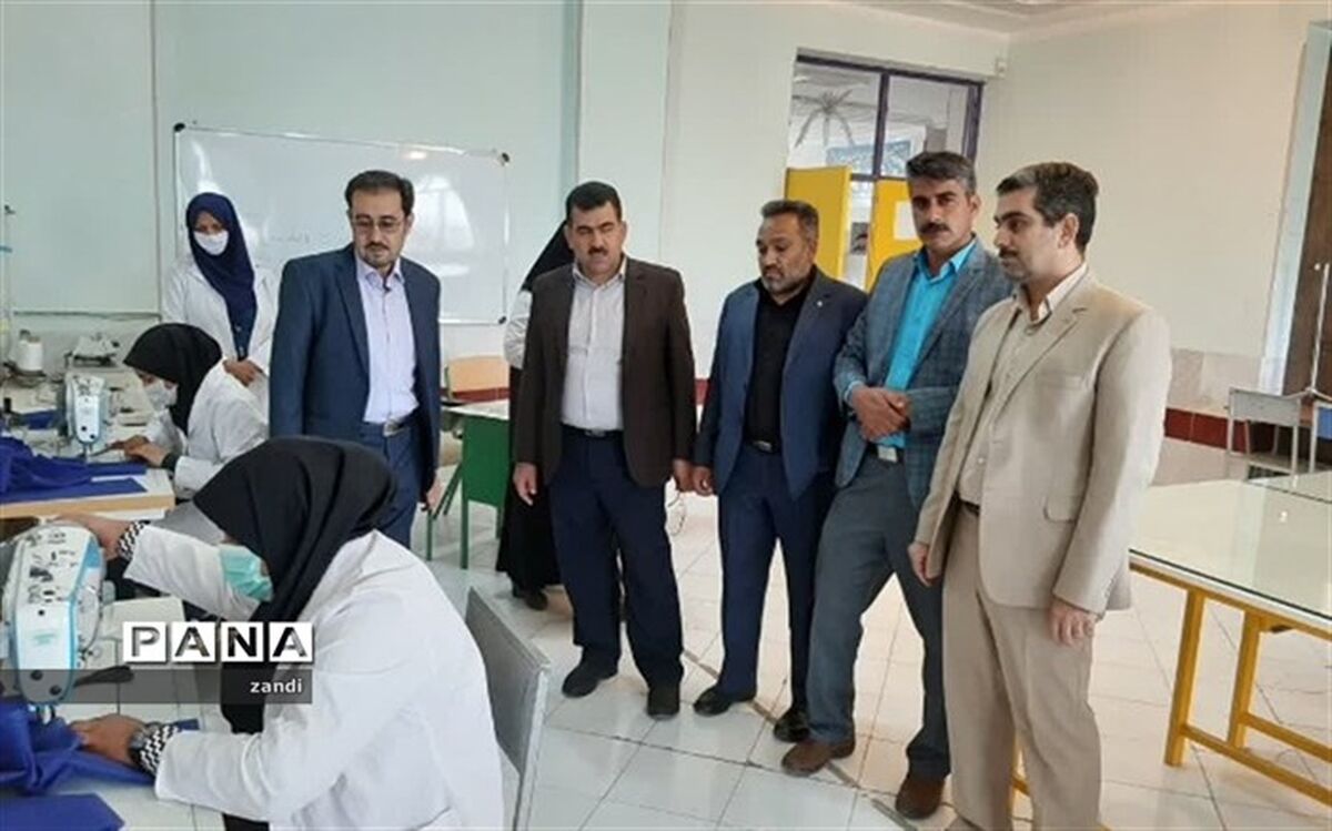 بازدید مدیر و معاونین آموزش و پرورش از کارگاه تولید ماسک هنرستان دخترانه رضویه