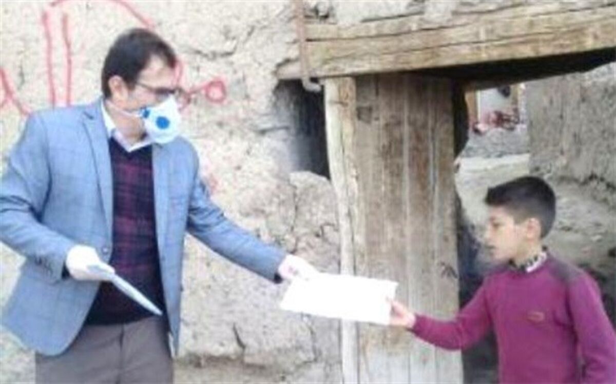 توزیع درسنامه های ویژه دانش آموزان کلاس های چند پایه مدارس روستایی و عشایری آذربایجان شرقی