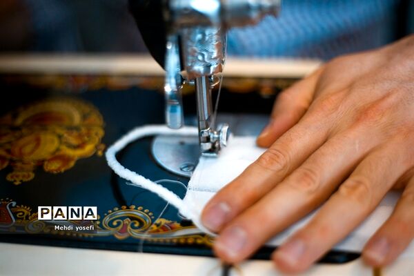 کار گروه مردمی تولید ماسک  مدافعان سلامت در مسجد اشرف الانبیاء در تبریز