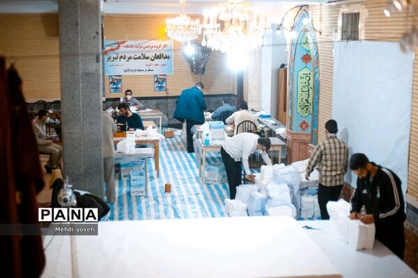 کار گروه مردمی تولید ماسک  مدافعان سلامت در مسجد اشرف الانبیاء در تبریز