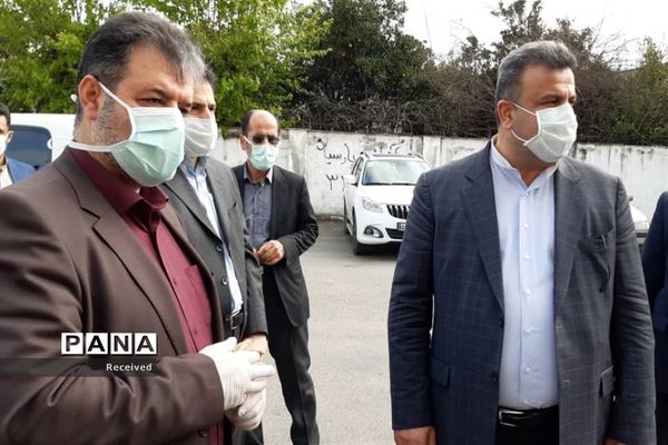 بازدید استاندار از اجرای فاصله‌گذاری اجتماعی در قائم شهر