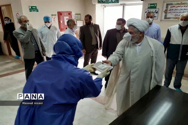 توزیع 400 پرس غذای متبرک آستان قدس رضوی بین کادر درمان و بیماران بیمارستان های میانه