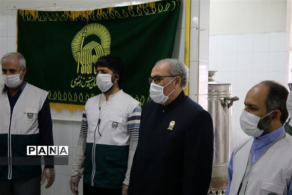 توزیع 400 پرس غذای متبرک آستان قدس رضوی بین کادر درمان و بیماران بیمارستان های میانه