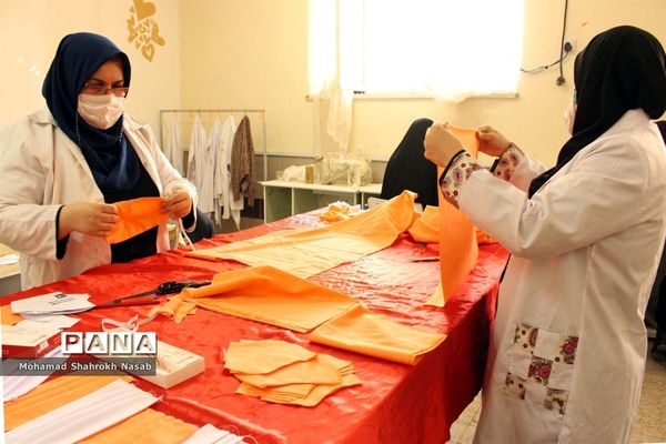 تولید روزانه 250 ماسک در هنرستان‌های علوم و هاجر ناحیه 3 اهواز