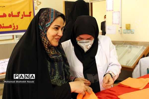 تولید روزانه 250 ماسک در هنرستان‌های علوم و هاجر ناحیه 3 اهواز