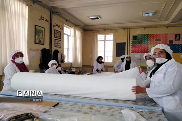 تولید ماسک و محلول ضدعفونی در مدارس فارس