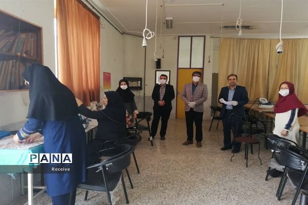 تولید ماسک و محلول ضدعفونی در مدارس فارس