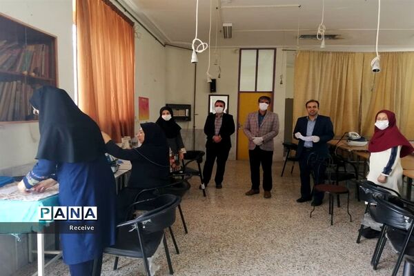 تولید ماسک و محلول ضدعفونی در مدارس فارس