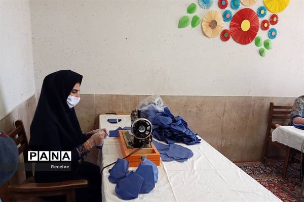 تولید ماسک و محلول ضدعفونی در مدارس فارس