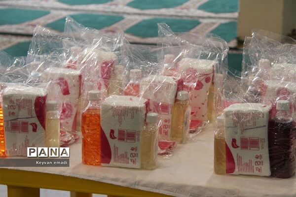 بازدید نماینده ولی فقیه در استان و امام جمعه بوشهر از محل استقرار اقلام بهداشتی و بسته های معیشتی