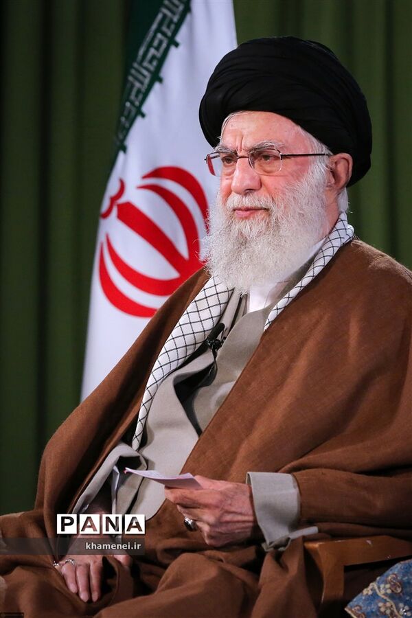 سخنرانی تلویزیونی  رهبر انقلاب اسلامی به مناسبت ولادت حضرت امام زمان(عج)