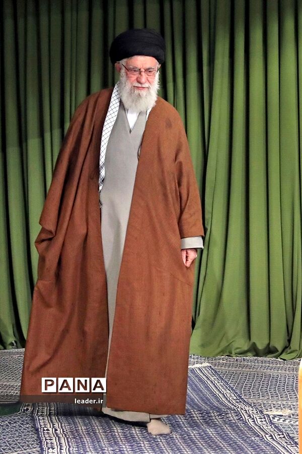 سخنرانی تلویزیونی  رهبر انقلاب اسلامی به مناسبت ولادت حضرت امام زمان(عج)