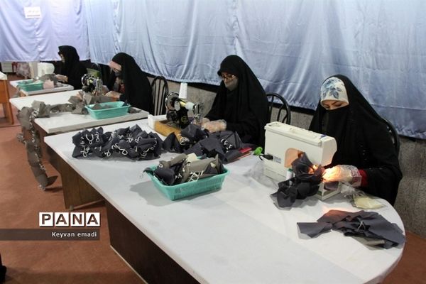 بازدید نماینده ولی فقیه در استان و امام جمعه بوشهر از کارگاه‌های مردمی تولید اقلام بهداشتی