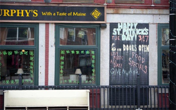 واشنگتن پست: ترامپ بر از سرگیری فعالیت‌های تجاری اصرار دارد