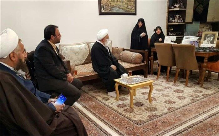 امام جمعه یزد: مردم کمک به اقشار ضعیف را مورد توجه قرار دهند