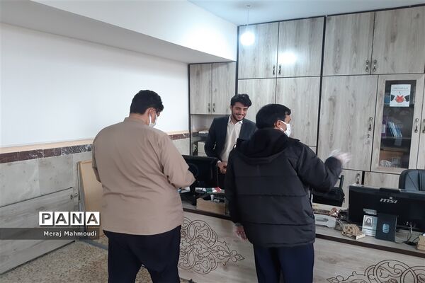 توزیع اقلام بهداشتی در اداره آموزش و پرورش شهرقدس