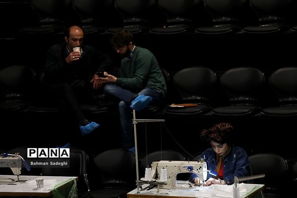 تولید ماسک در سالن تئاتر «حافظ»