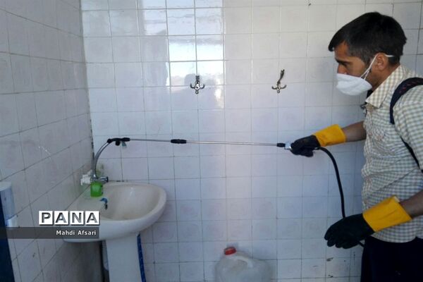 ضدعفونی و گندزدایی مدارس شهرستان درمیان استان خراسان جنوبی