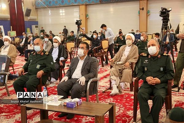 تجلیل از دست اندرکاران کنگره سرداران و 2 هزار شهید استان بوشهر