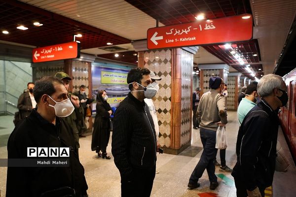 روزهای کرونایی  در مترو تهران
