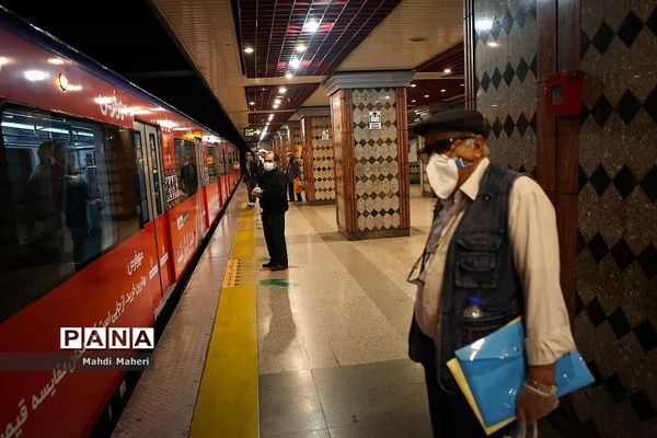 روزهای کرونایی  در مترو تهران