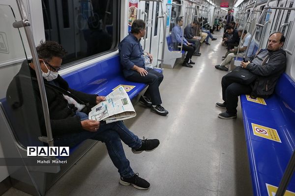 روزهای کرونایی  در مترو تهران