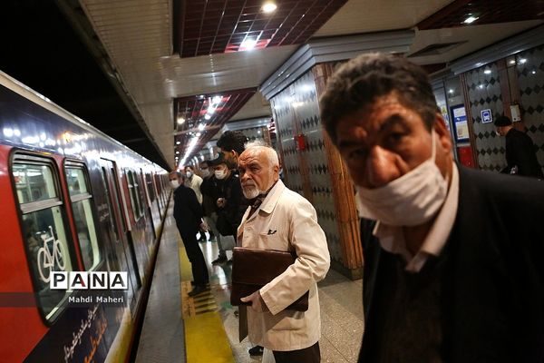 روزهای کرونایی  در مترو تهران