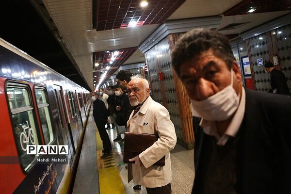 روزهای کرونایی  در مترو تهران