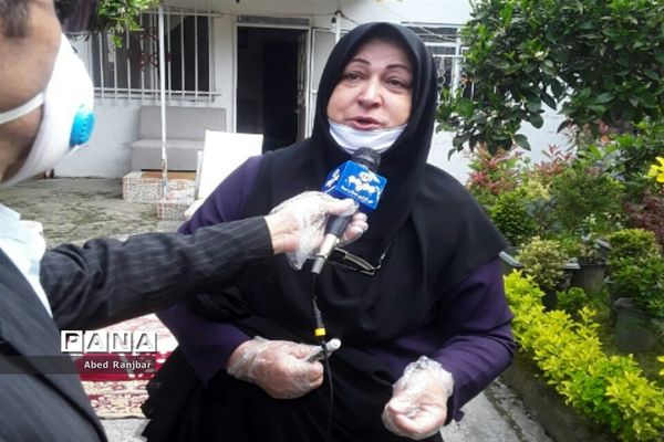 آموزگار پایه سوم حیاط خانه را کلاس درس کرد