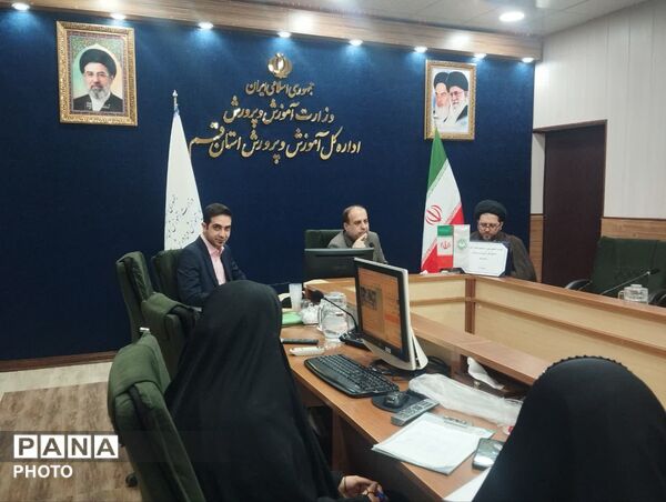 نشست صمیمی اعضای شورا و مجمع دنش آموزی قم با مدیرکل آموزش و پرورش استان