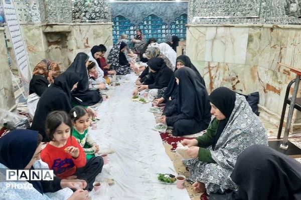 آیین افطاری ماه مبارک رمضان در امامزاده عمادالدین رباط‌کریم