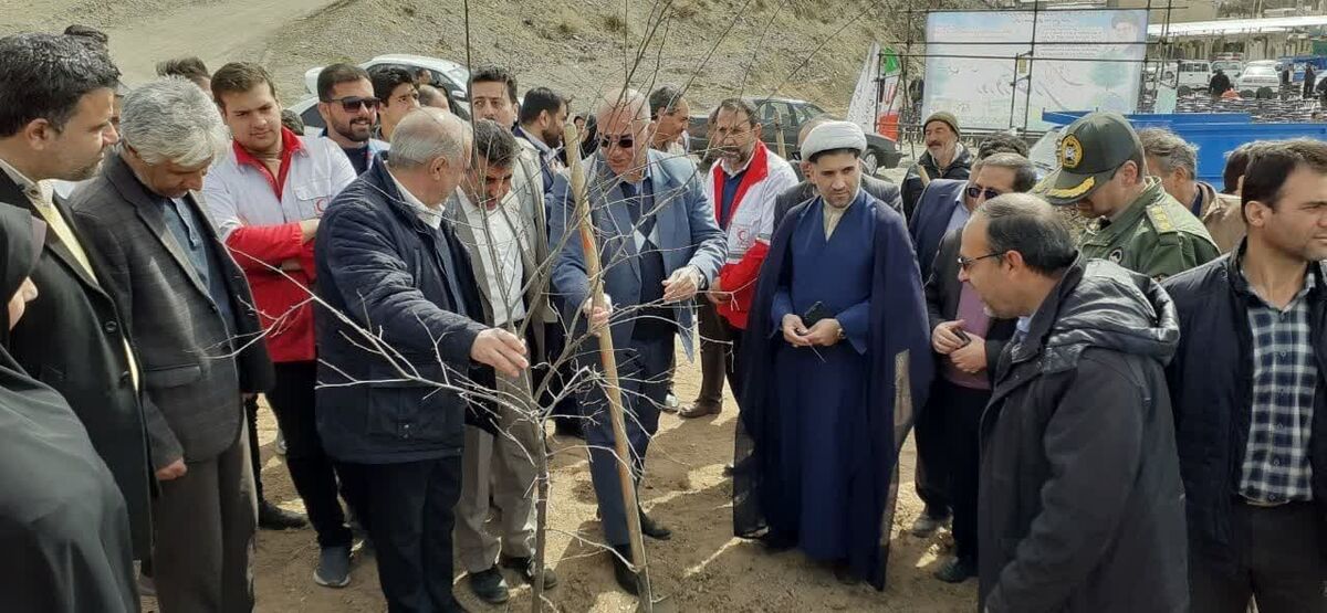بزرگداشت طبیعت در بروجرد با حضور مسئولین و‌ دانش‌آموزان