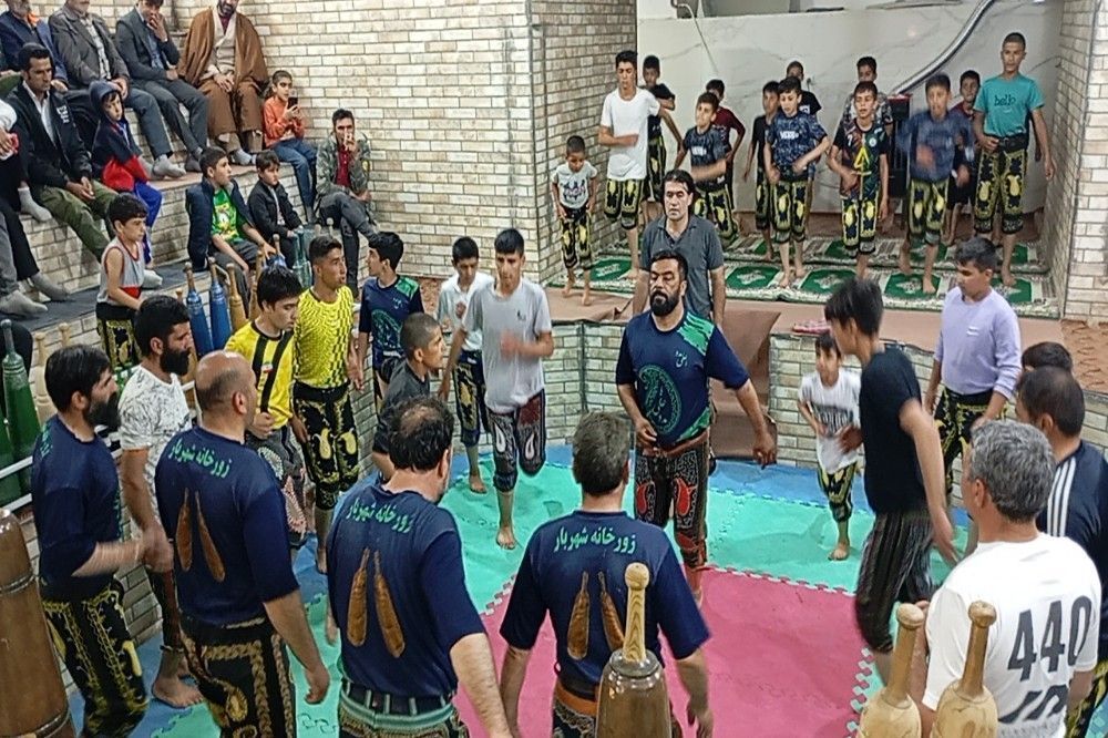 جشن امتیازدهی سالانه ورزشکاران به مناسبت روز فرهنگ پهلوانی و ورزش زورخانه ای در گود باستانی شهر بار 