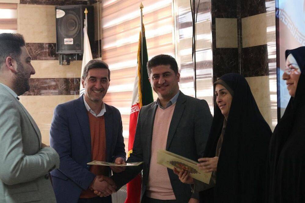 آیین تجلیل از برگزیدگان آموزشی، پژوهشی و فرهنگی شهرستان فیروزکوه