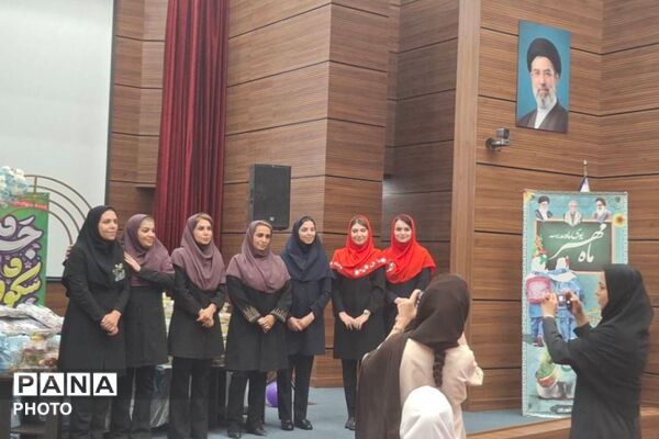 جشن شکوفه‌های دبستان ۱۷ شهریور رباط کریم