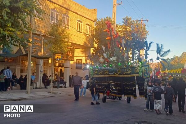 همدلی مردم زرقان در عاشورای حسینی