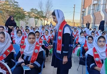جشن عاطفه ها در دبستان بوستان سمنان