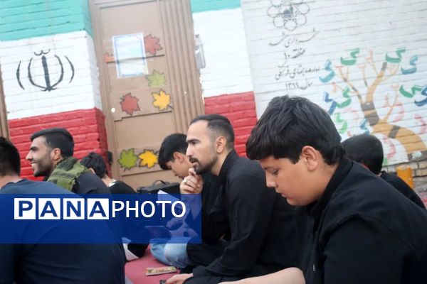 حضور پر رنگ نوجوانان در مراسم قرائت دعای زیارت عاشورا 