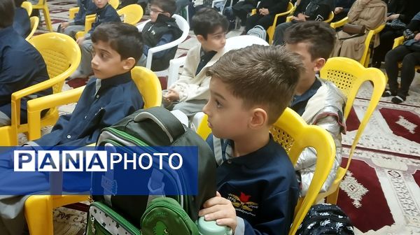 نواختن زنگ شکوفه‌ها در دبستان شاهد پسران شهرستان محمودآباد