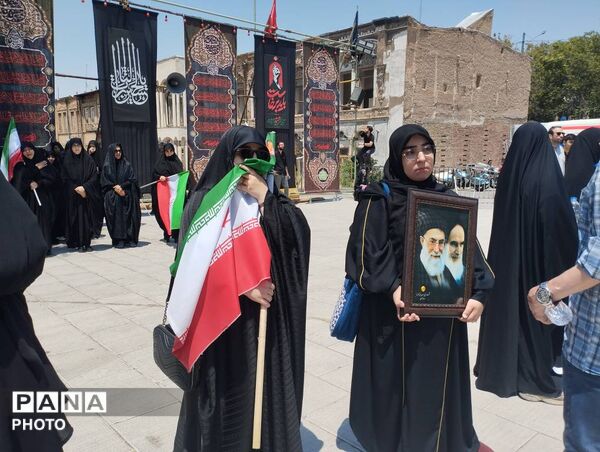 جاماندگان آذربایجان شرقی با چشمانی اشک‌بار به امید روز رجعت با رهبر شهید