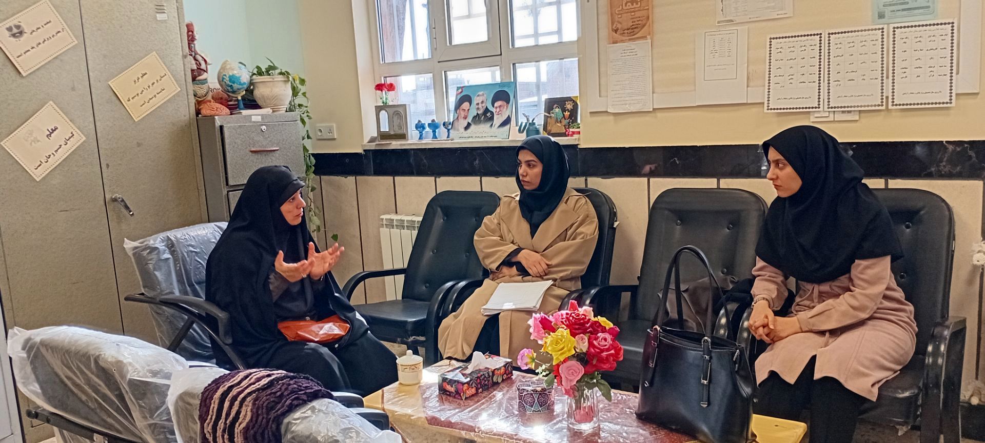 بازدید مسئولین آموزش و پرورش خلیل آباد از حوزه امتحانی دبیرستان مادرمهربان نقاب