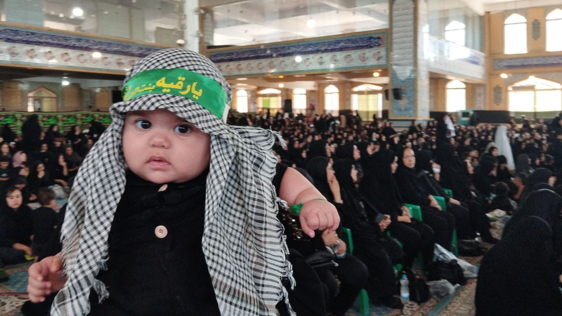 حضور زیبای مادران به همراه فرزندانشان در مراسم شیرخوارگان