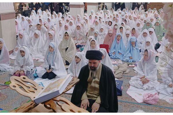 آیین جشن تکلیف دانش‌آموزان دختر شهرستان پردیس در فضایی معنوی و باشکوه